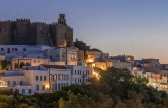 Πάσχα στην Ελλάδα: οι προορισμοί της κατάνυξης και η έξοδος των εκδρομέων σε όλη τη χώρα