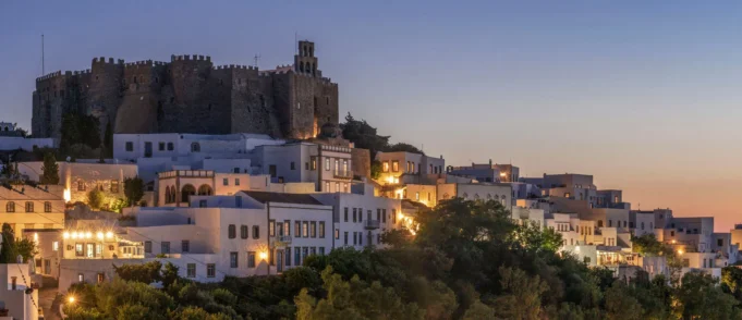 Πάσχα στην Ελλάδα: οι προορισμοί της κατάνυξης και η έξοδος των εκδρομέων σε όλη τη χώρα