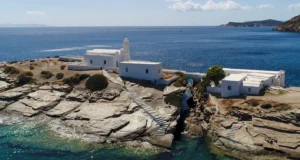 Στους κορυφαίους ταξιδιωτικούς προορισμούς η Σίφνος