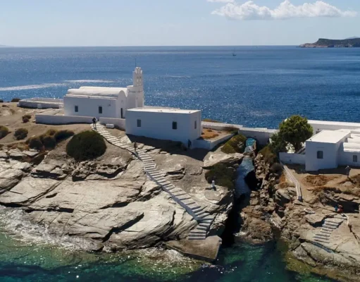 Η Express αποκαλύπτει τη γοητεία της Σίφνου στο βρετανικό κοινό
