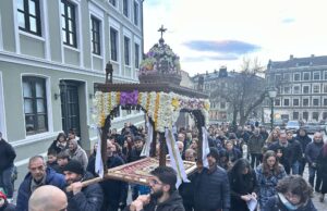 Μια ελληνική κοινότητα κρατά ζωντανή την παράδοση του Πάσχα στη Νορβηγία