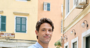 Apostolis Totsikas discusses his Greek heritage and new Hallmark film ‘The Greek Aisle’
