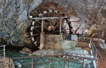 Όταν το νερό επέστρεψε στο σπήλαιο του Αγγίτη