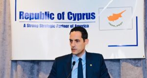 Λετυμπιώτης: Στόχος μια άτυπη συνάντηση να είναι «το σκαλοπάτι» για επανέναρξη συνομιλιών