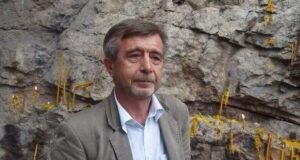 Όταν η μνήμη γίνεται παρακαταθήκη: Αποχαιρετώντας τον Γιάννη Καρυπίδη