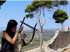 Η Θεσσαλονικιά Ρόζα Φραγκοράπτη έφερε ήχους της αρχαίας λύρας στην «Οδύσσεια»