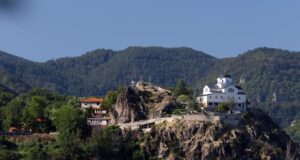 Η γιορτή της Μεταμορφώσεως του Σωτήρος στον ιερό βράχο της Πρασινάδας στη Δράμα