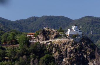 Η γιορτή της Μεταμορφώσεως του Σωτήρος στον ιερό βράχο της Πρασινάδας στη Δράμα