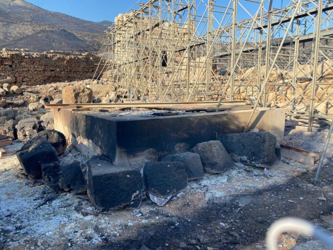Αυτοψία της Λ. Μενδώνη στα Αιγόσθενα για τις επιπτώσεις της πυρκαγιάς