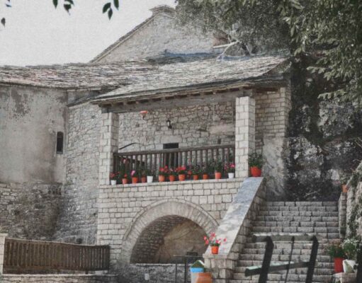 Μεταξύ ουρανού και γης η Μονή Παναγίας Πελεκητής στα Άγραφα