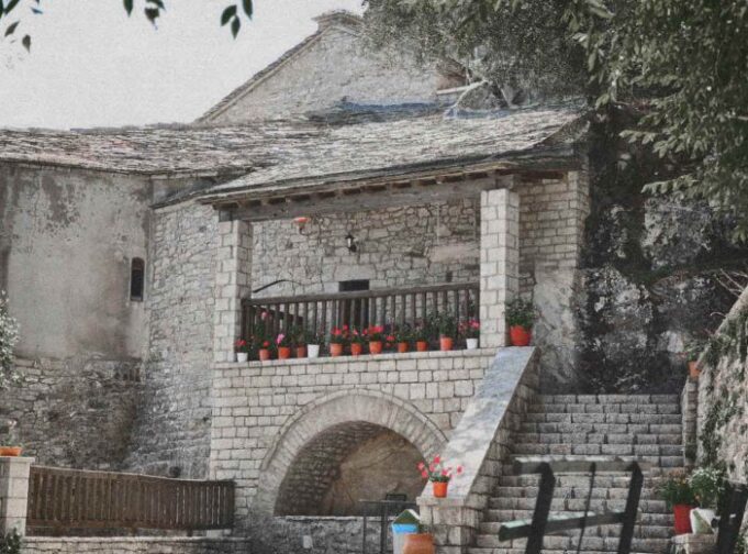 Μεταξύ ουρανού και γης η Μονή Παναγίας Πελεκητής στα Άγραφα