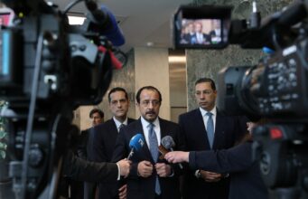 ΠτΔ: Στις σκέψεις του ΓΓ η πραγματοποίηση τριμερούς συνάντησης στη Νέα Υόρκη