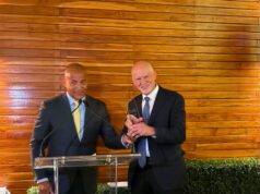 Στον Γιώργο Παπανδρέου απονεμήθηκε το Diplomatic Courier Envoy Award