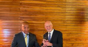 Στον Γιώργο Παπανδρέου απονεμήθηκε το Diplomatic Courier Envoy Award