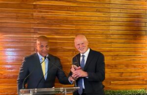Στον Γιώργο Παπανδρέου απονεμήθηκε το Diplomatic Courier Envoy Award