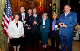 Παρασημοφορήσεις έξι ομογενών στο γεύμα για τον Πρωθυπουργό