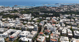Municipality of Rhodes offers financial incentives to attract doctors to hospital
