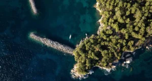 Η Αλόννησος στους δέκα κορυφαίους προορισμούς βιώσιμου τουρισμού για το 2027