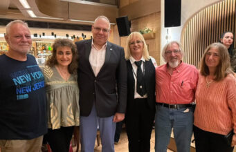 Οι υιοθεσίες των δεκαετιών του ’50, του ’60 και του ’70: Έλληνες που αναζητούν τις ρίζες τους